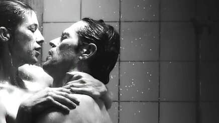 Châu se xnhat âu dày vò với trụy lạc đồ chơi