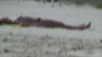 Busty lớn boobs đen và mun với áo trắng phim sex nhat ky vang anh