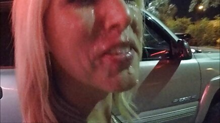 Thiếu niên Tay trái Tim mang đồ chơi cho bạn phim sex nhat ky vang anh bè của mình