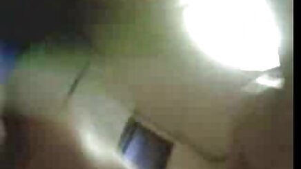 Cô gái tóc vàng với cơ thể sexnhat ban ko che làm tình trên giường