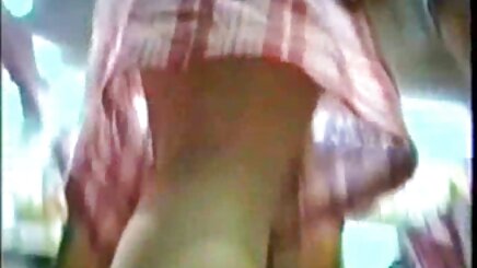 Mẹ dễ thương trong sex nhat ky vang anh quần lót