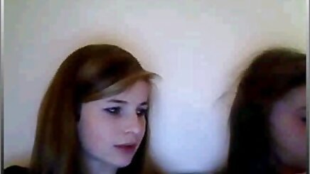 Ấn sexnhat b độ cho thấy cơ thể của mình