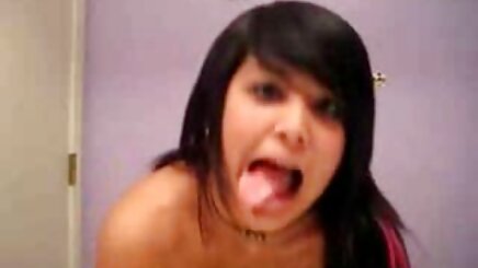 Vợ ở nhà sexnhat b với bạn bè